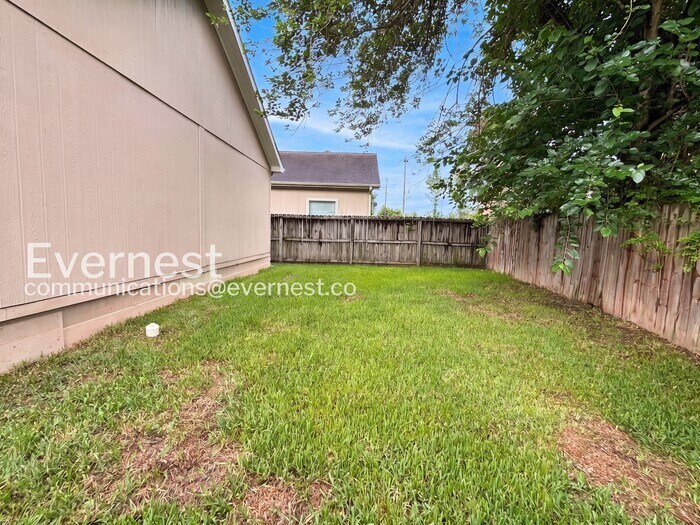 Building Photo - 11711 Greenglen Dr