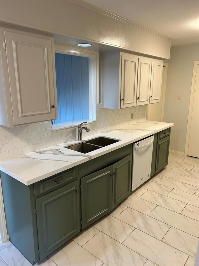 Building Photo - 3111 Broadmead Dr