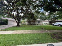 Building Photo - 6815 Ravendale Ln