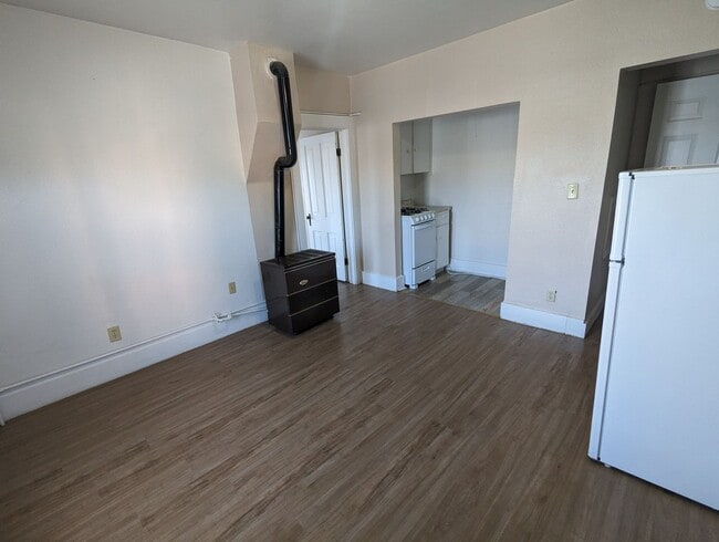 Building Photo - $850 - I Bedroom 1 Bathroom Apartment - He...