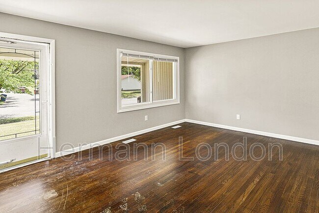 Building Photo - 2365 N Pointe Ln