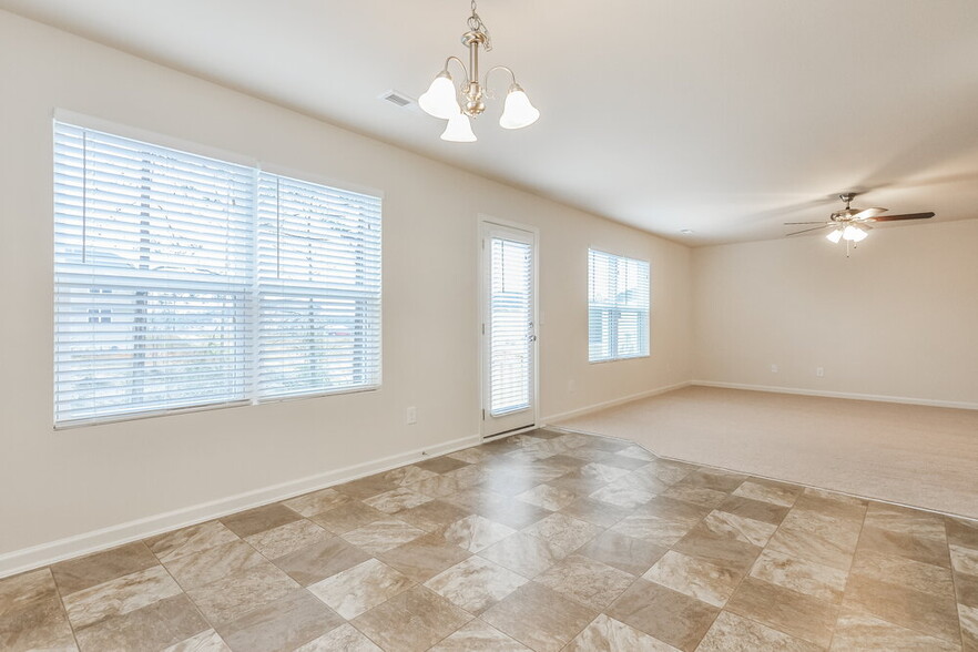 Building Photo - 46 Yosemite Ln