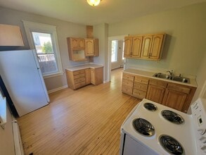 Building Photo - AVAILABLE JUNE 1st - 5 Bed 1.5 Bath Located In East Hillside