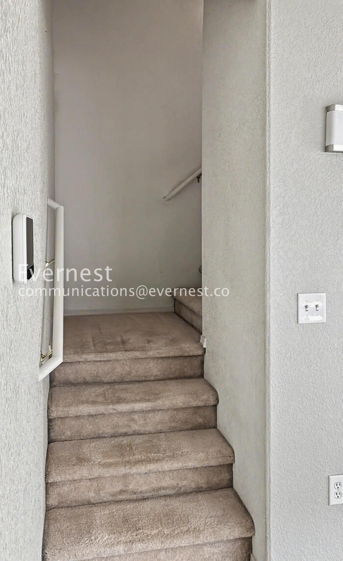 Building Photo - 451 Stardust Ct