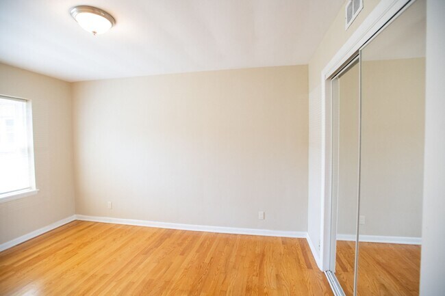 Building Photo - 1333 E Colorado St