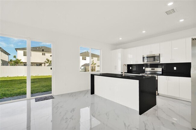 Building Photo - 22535 SW 125th Ave