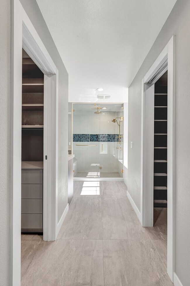 Building Photo - Stunning Remodeled 4-Bedroom Home in Exclu...