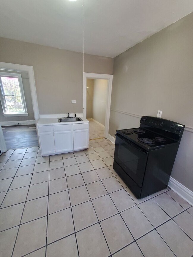 Building Photo - 600-602 S. 28th St. - Duplex