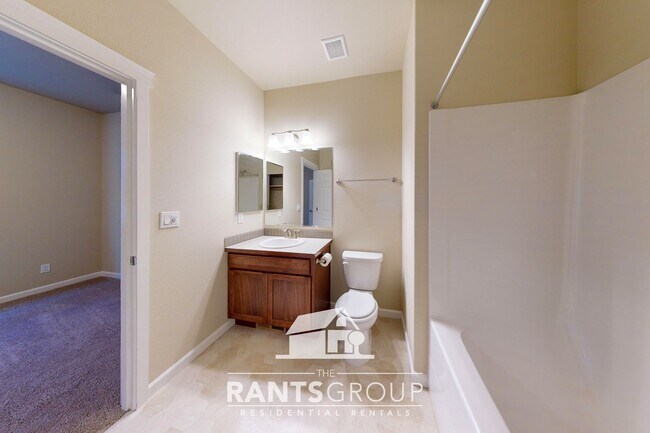Building Photo - Beautiful 5 Bedroom 4 Bath Home in the sou...