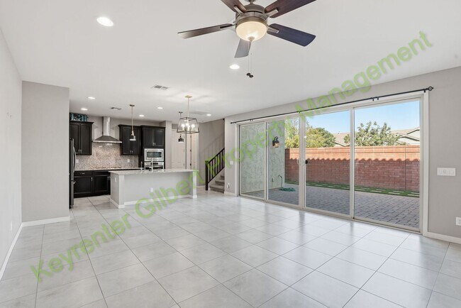 Building Photo - Charming 3-bed/3bath Gilbert Corner Lot Ho...