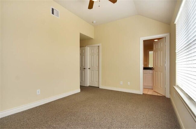 Building Photo - 1717 Spring St