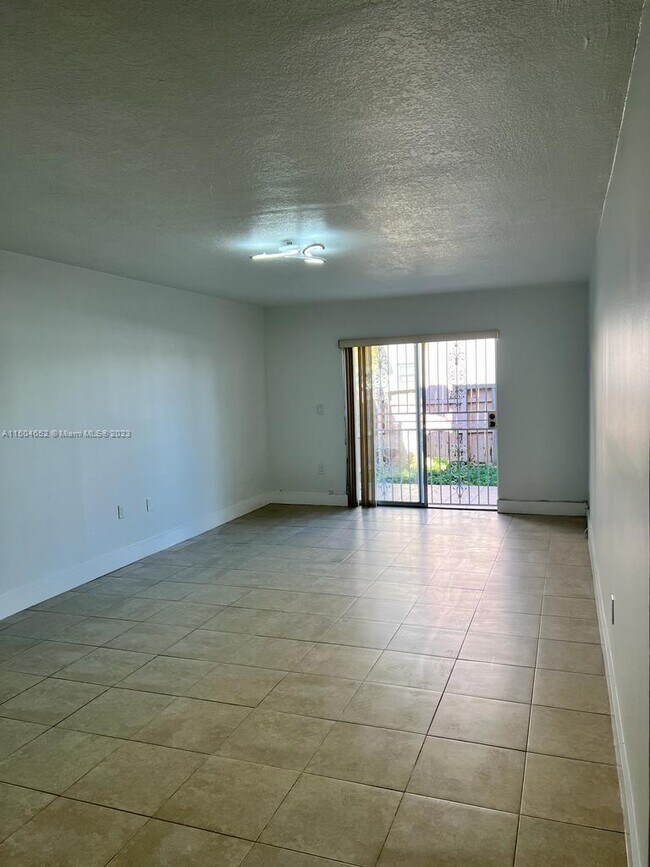 Building Photo - 810 SW 105th Ave