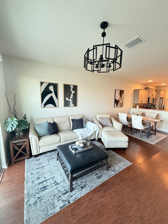 Building Photo - 9208 Hillcroft Dr