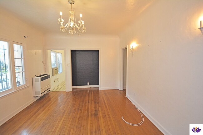 Building Photo - 5727 Carlton Way