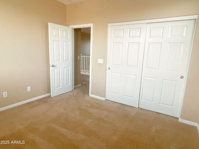 Building Photo - 1121 E Regent Dr