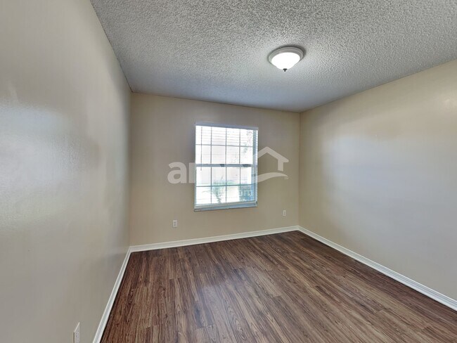 Building Photo - 1915 Breckenridge Blvd