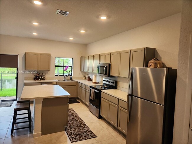 Building Photo - 880 NW 3rd Way