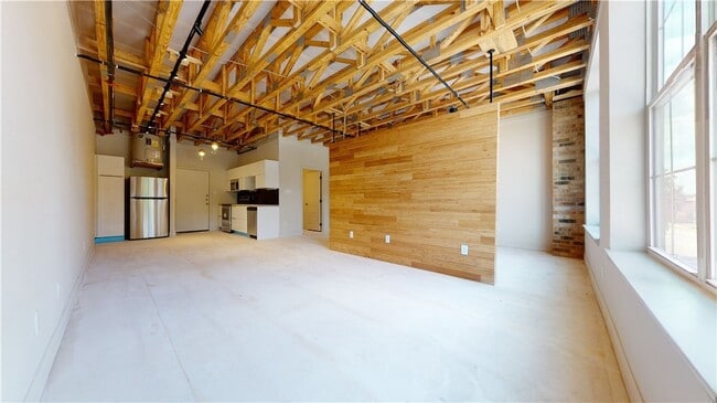 Building Photo - 305 W 27th St