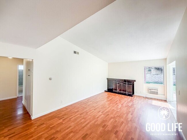 Building Photo - 6645 Amberly St