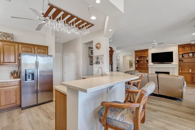 Building Photo - Charming 2 Bed, 2 Bath Rental with Lagoon Views in Sun City!