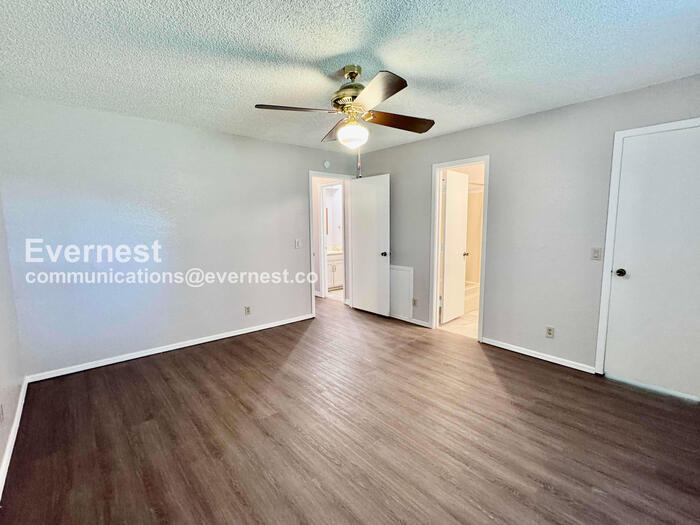 Building Photo - 3208 S 137th E Ave