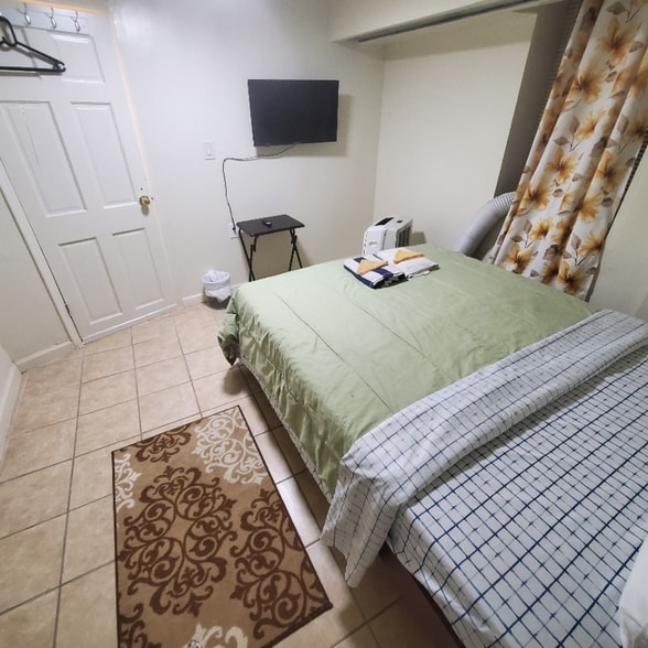 Building Photo - 524 Timpson Pl