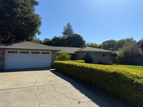 Building Photo - Spacious Waverly Park Home