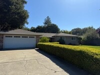 Building Photo - Spacious Waverly Park Home - Open House Fr...