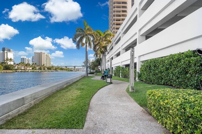 Building Photo - 19707 Turnberry Way