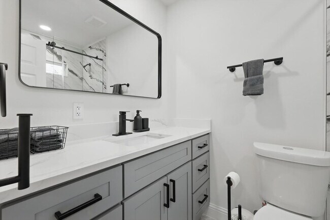 Building Photo - 3321 Ridgehaven St