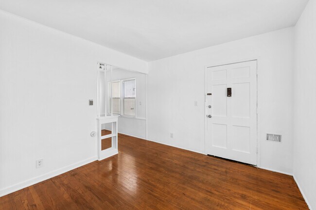 Building Photo - 7233 Normandie Ave
