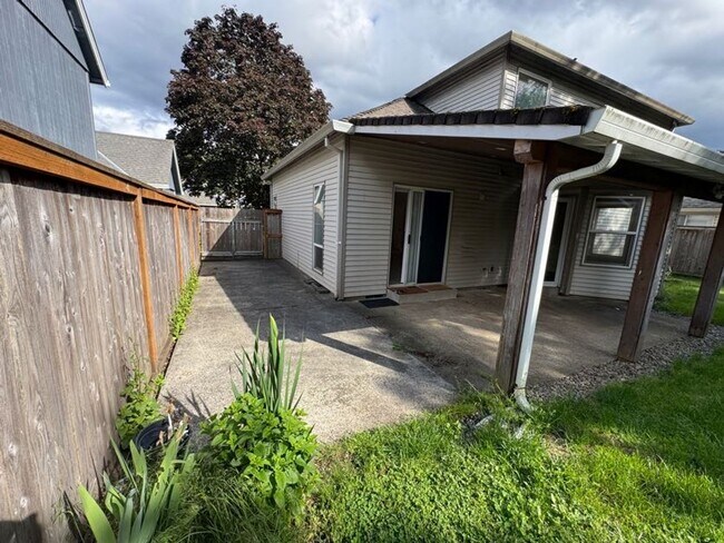 Building Photo - GREAT HOME IN CASCADE PARK. 3 bedrooms, 2 ...