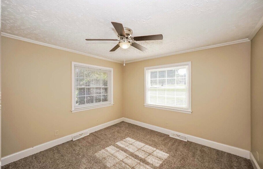 Building Photo - 208 N Milford Dr