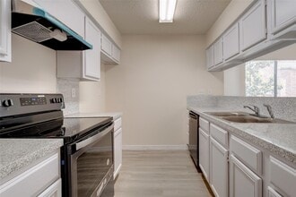 Building Photo - 10166 Oakberry St