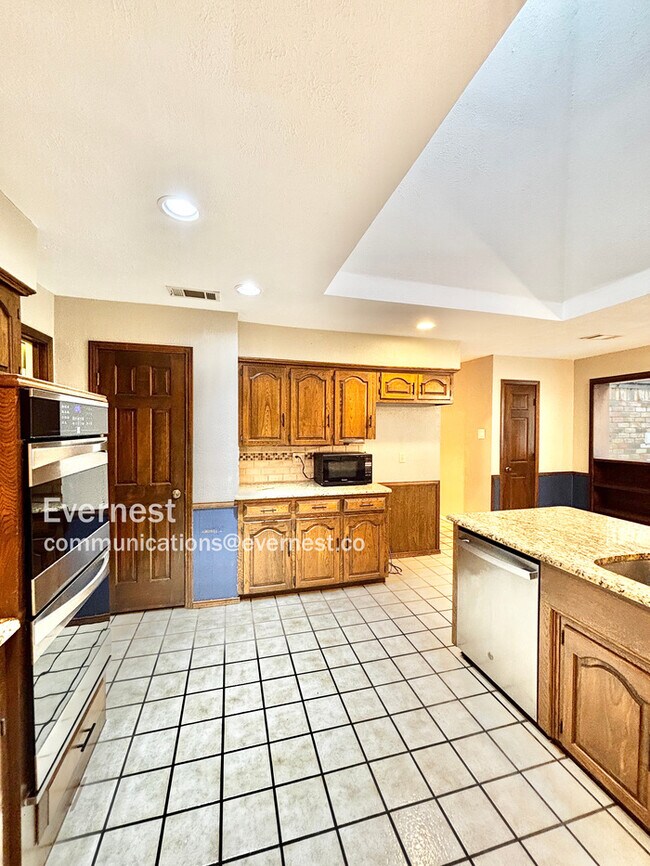 Primary Photo - 1120 Stratford Dr