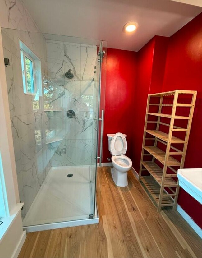 Building Photo - 444 Oak St