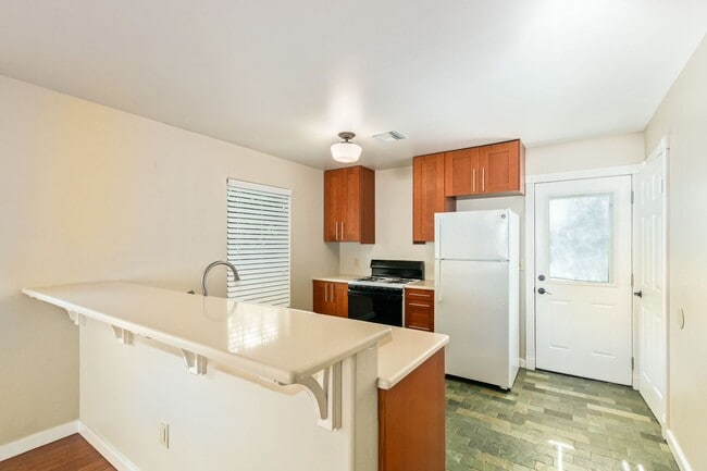 Building Photo - Charming Home in Garfield District – Renovated w/ Hardwood Floors, Granite Counters, In-Unit W/D ...