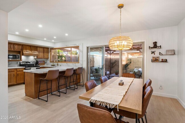 Building Photo - 8107 E Vista Dr