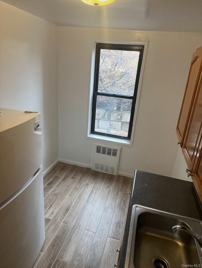 Building Photo - 89-20 55th Ave