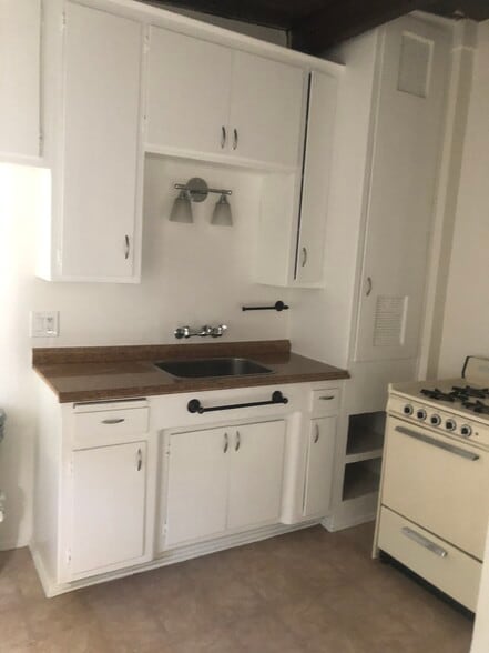 Kitchen - 7223 Washington Ave