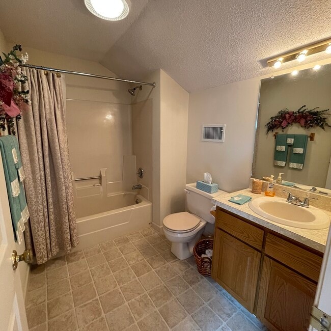 Building Photo - 697 South End Rd