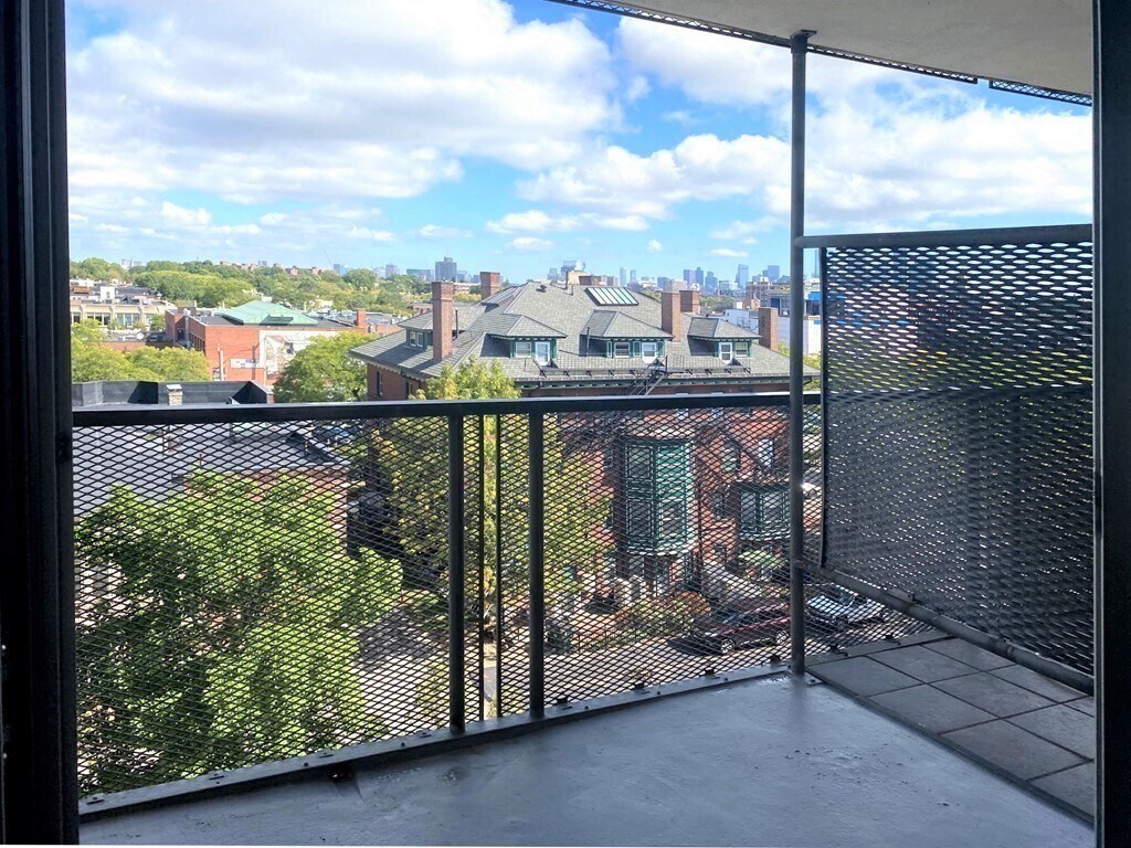 Building Photo - 19 Winchester St