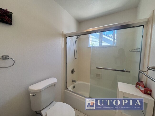 Building Photo - Quiet Beautiful 3 Bed, 2.5 Bath Property Near UCSC