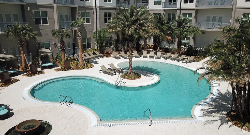 Primary Photo - Juno Winter Park