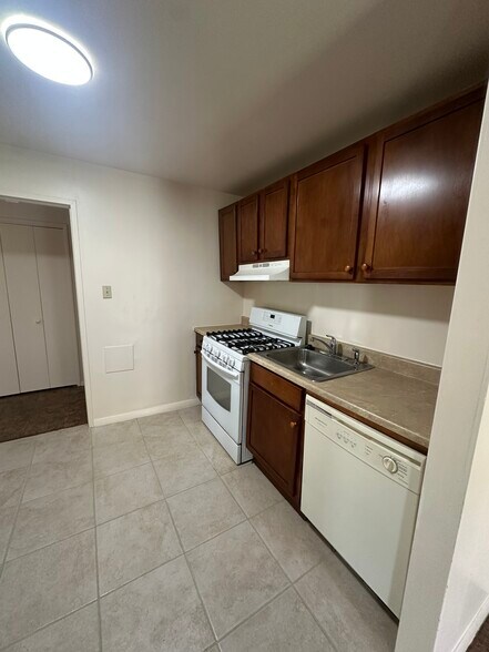 Building Photo - 7208 Donnell Pl