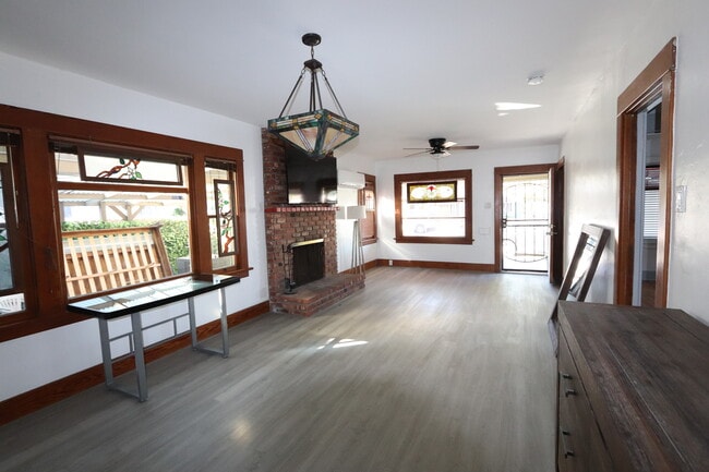 Building Photo - 1018 Molino Ave