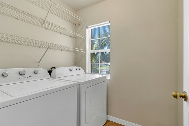 Building Photo - 5404 Paradise Cay Cir