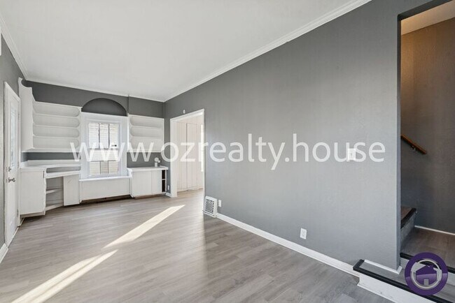 Building Photo - 4319 Parrakeet Ave