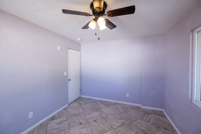 Building Photo - Don't miss your chance on this Marana gem!...