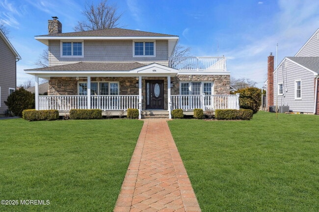 Building Photo - 606 North Blvd